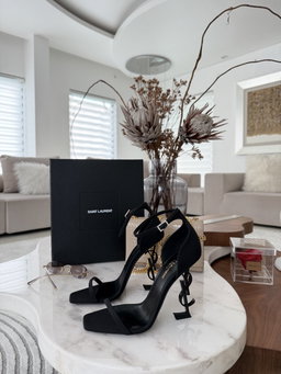 Saltos Saint Laurent YSL so kate