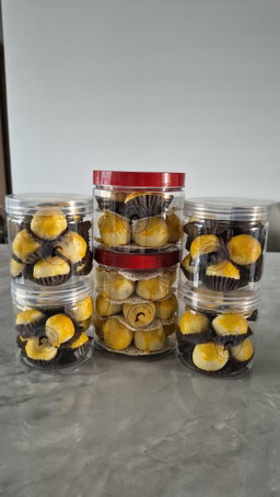 Pineapple Balls (8 pcs) 