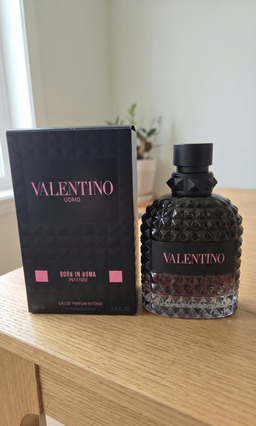 Valentino Uomo Born in roma Intense