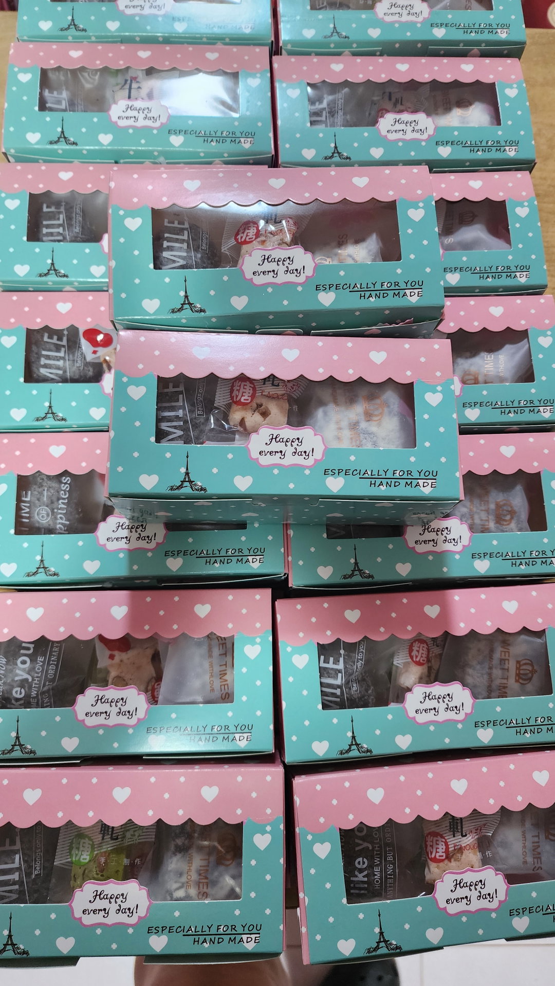 Gift pack for 4 items! $6 per box! Minium order 20 boxes! U can choose from cookies , nougat and candy!