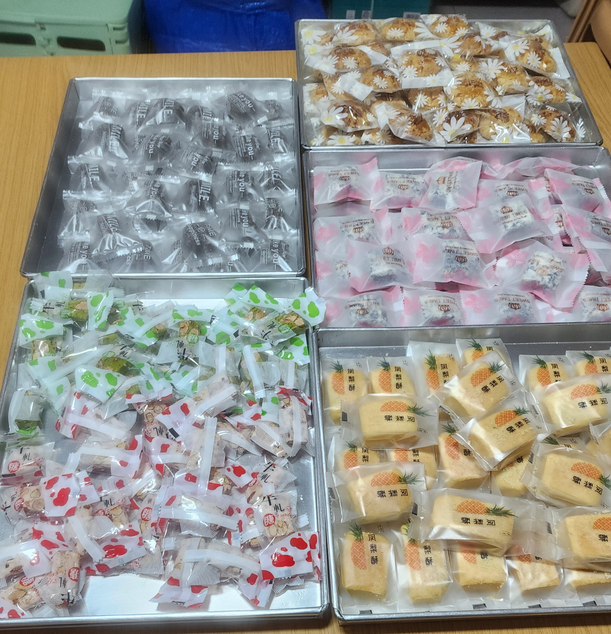 Gift pack for 4 items! $6 per box! Minium order 20 boxes! U can choose from cookies , nougat and candy!_2