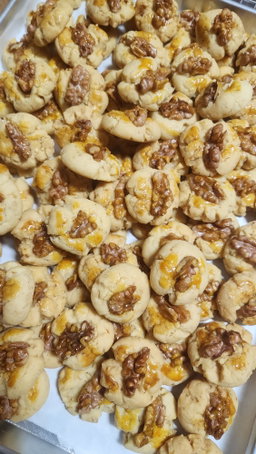 Gift pack for 4 items! $6 per box! Minium order 20 boxes! U can choose from cookies , nougat and candy!