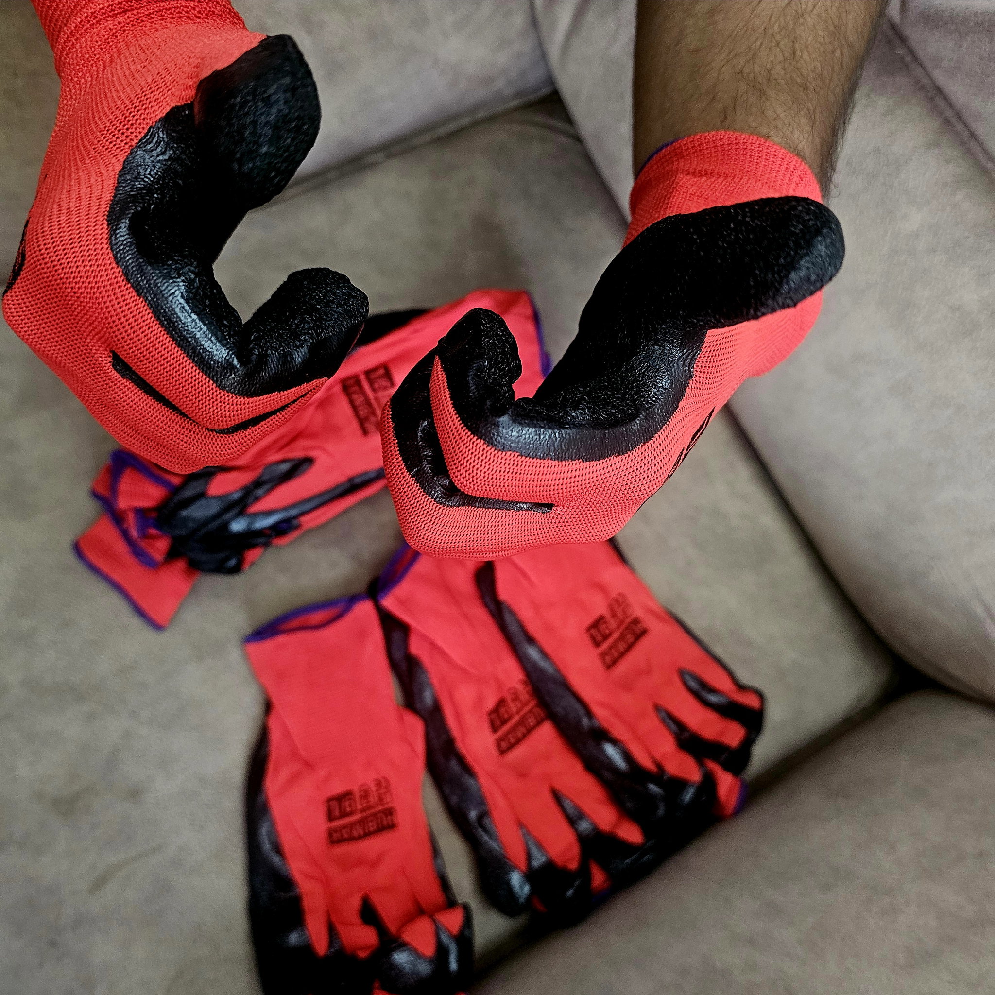 High Quality Rubber & Fabric Mixed Breathable Gloves_1