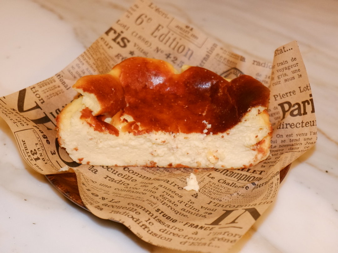burnt basque cheesecake (slice)