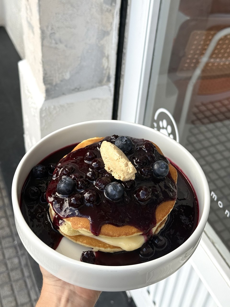 Панкейки с кардамоном / варенье из голубики / ванильный соус / Pancakes con cardamomo / mermelada de arandanos / crema pastelera