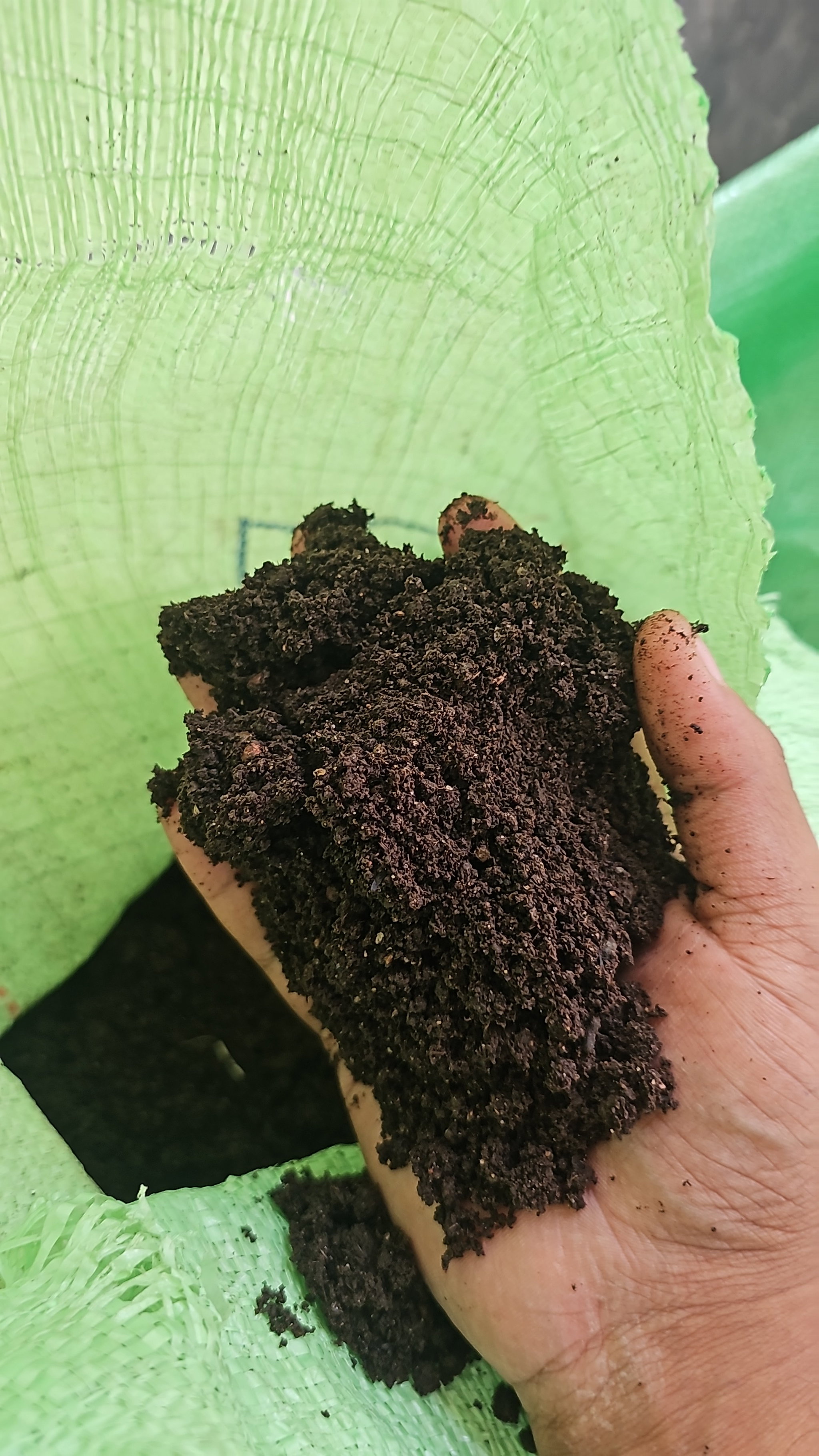 Vermicompost (ගැඩවිල් පොහොර)_1