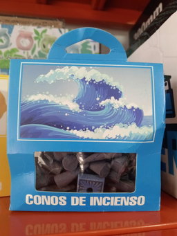 Conitos de incienso con aroma.