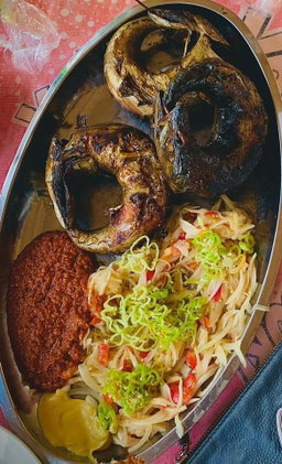 Attiéké + Poisson Fumé