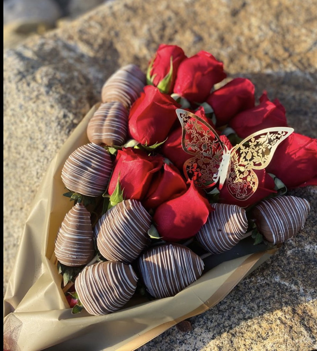 Small strawberry&roses bouquets 