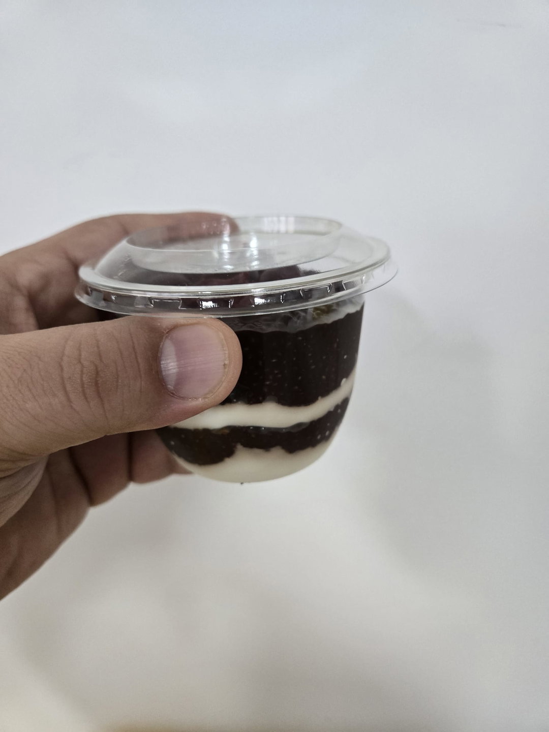 Budinca chia cu cacao, iaurt vegan si visine
