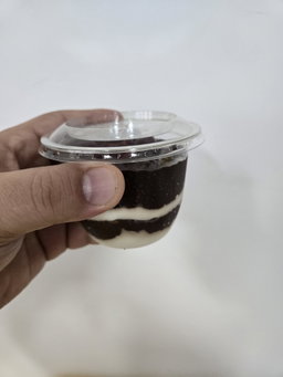Budinca chia cu cacao, iaurt vegan si visine