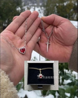 Jeu Collier, bracelet et bague Couple Cœur et Épée couleur argenté 