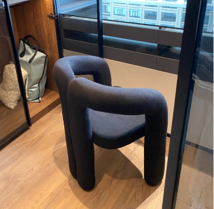 10700081 - VELVET CHAIR_7