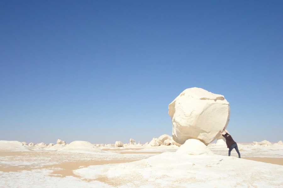 Overnight Tour to Bahariya Oasis: Visit Black and White Desert from Cairo