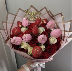 Strawberry bouquet with roses 