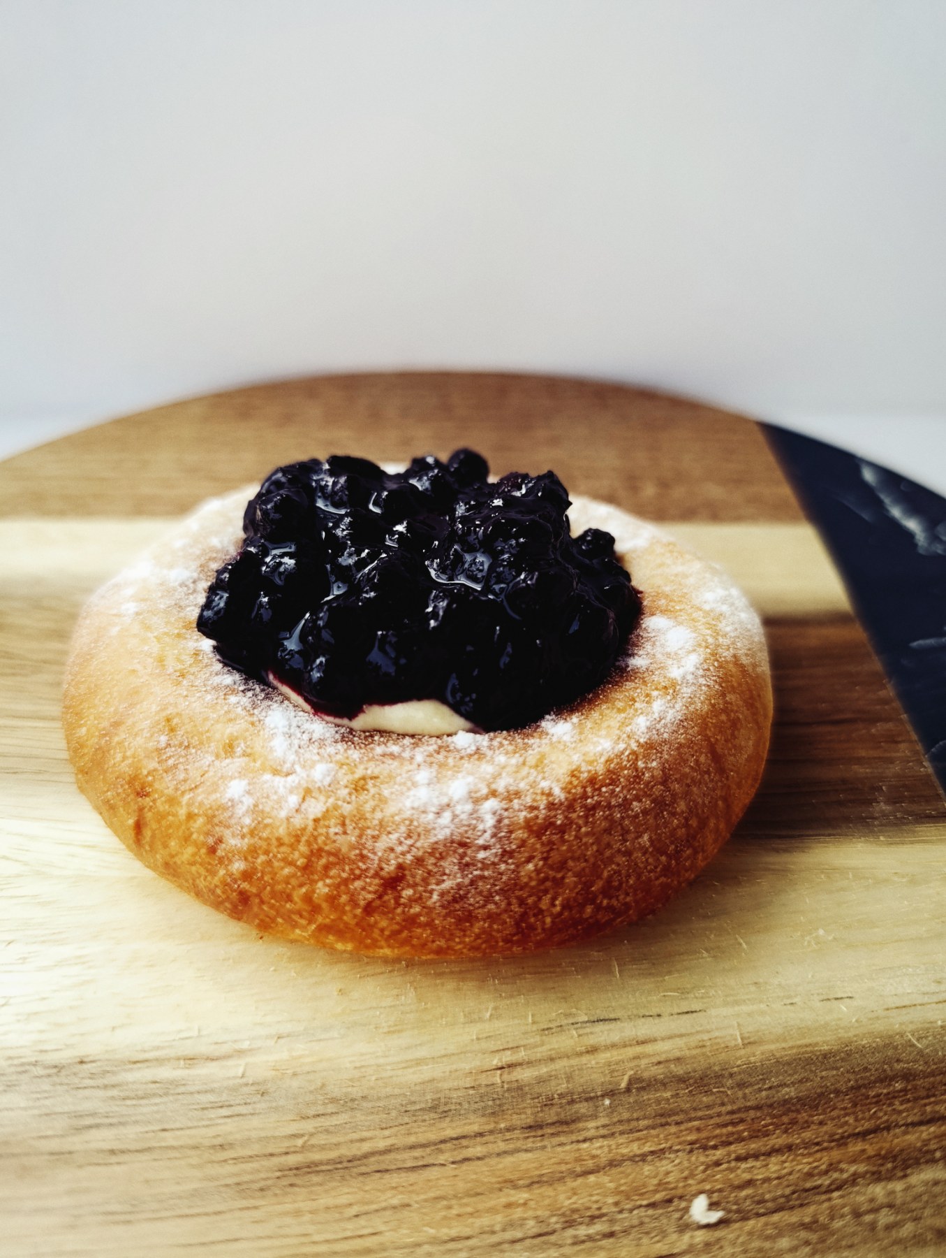 Black Currant & Diplomat Cream Brioche Tart cca. 150g_0