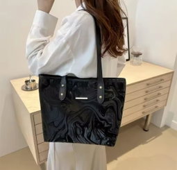 Luxury woman fashion tote bag  Metarial : pu lather Color: black