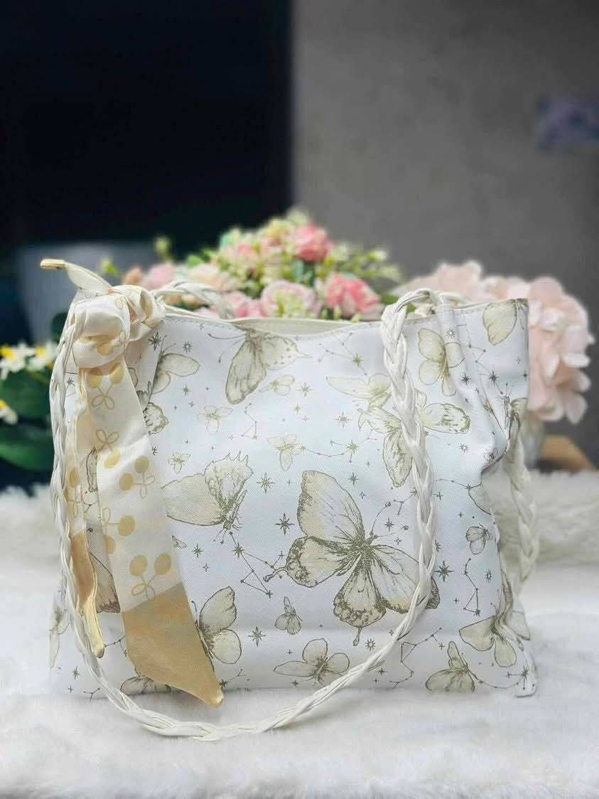 Stylish Ladies Bag  Material: PU Leather_2