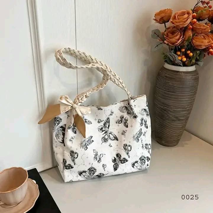 Stylish Ladies Bag  Material: PU Leather_5