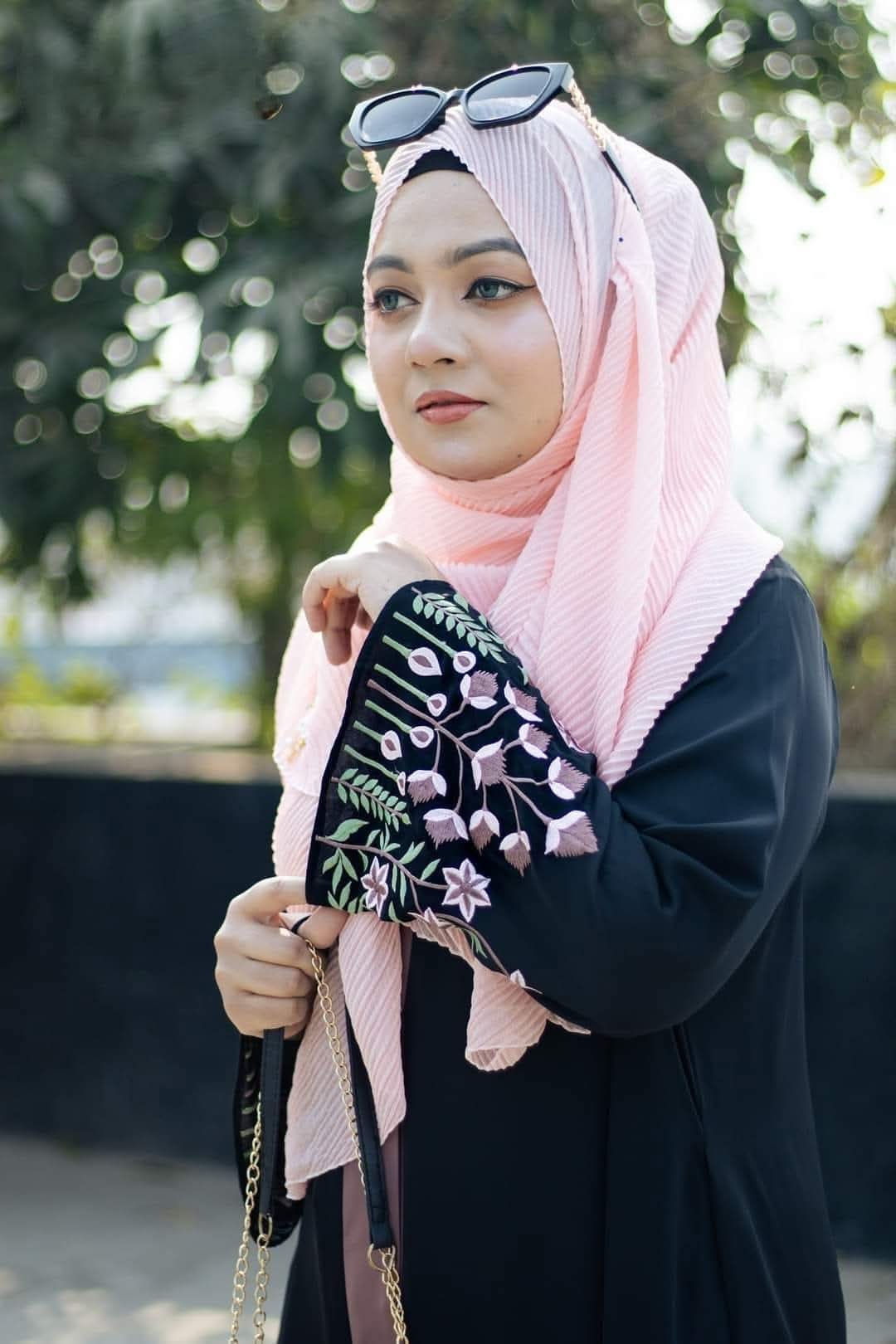 Abaya In Rose এম্বটারী কাজ করা বোরকা