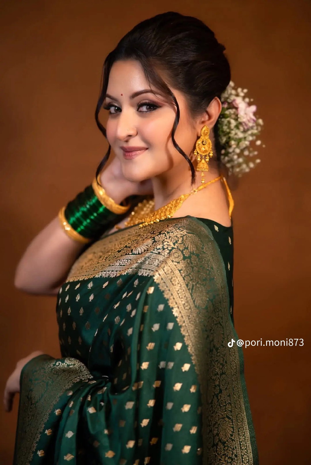 জরী কাজের কাতান শাড়ি