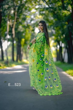 হাফসিল্ক শাড়ীতে হ্যান্ডপ্রিন্ট তুলির কাজ করা
