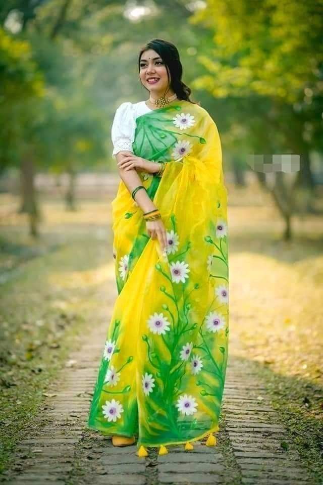 হাফসিল্ক শাড়ীতে হ্যান্ডপ্রিন্ট তুলির কাজ করা_11