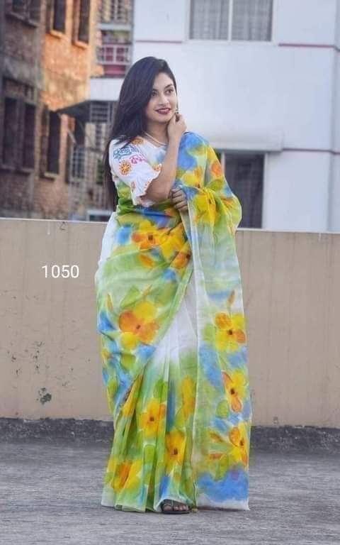 হাফসিল্ক শাড়ীতে হ্যান্ডপ্রিন্ট তুলির কাজ করা_9