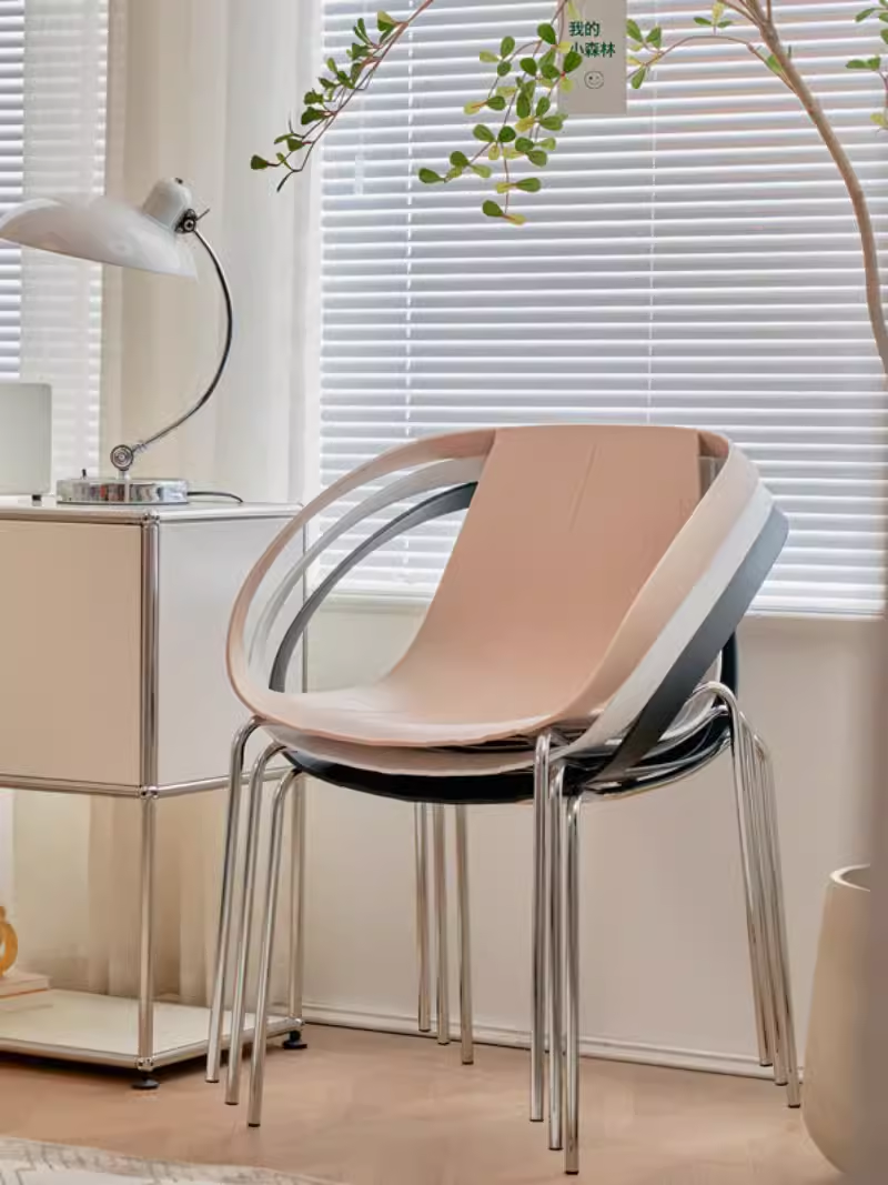 738 - MODERN ARMCHAIR 