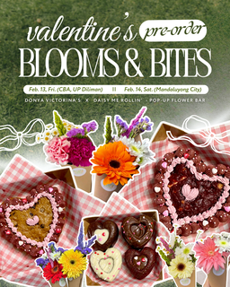 Flower Bouquet and Mini Heart Cakes (4 Pieces)