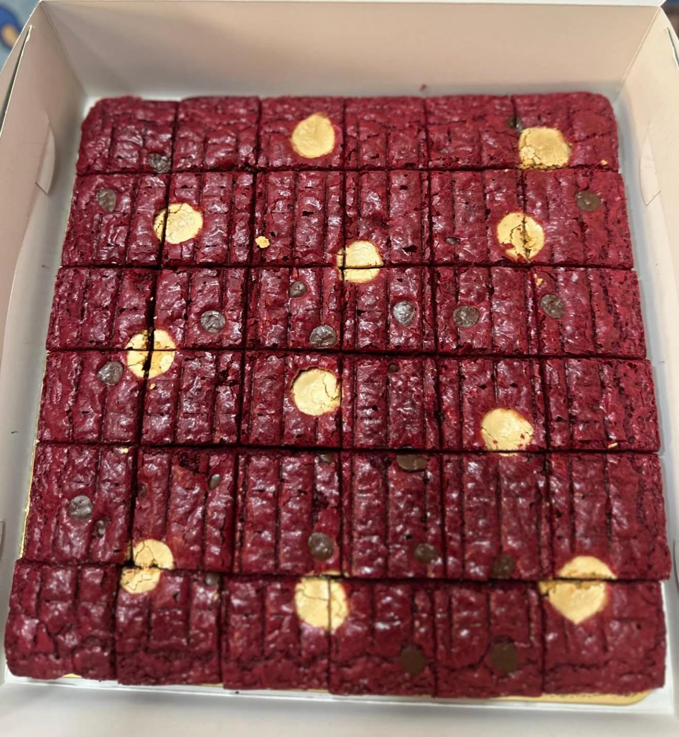 Red Velvet Brownie (10 Inches)