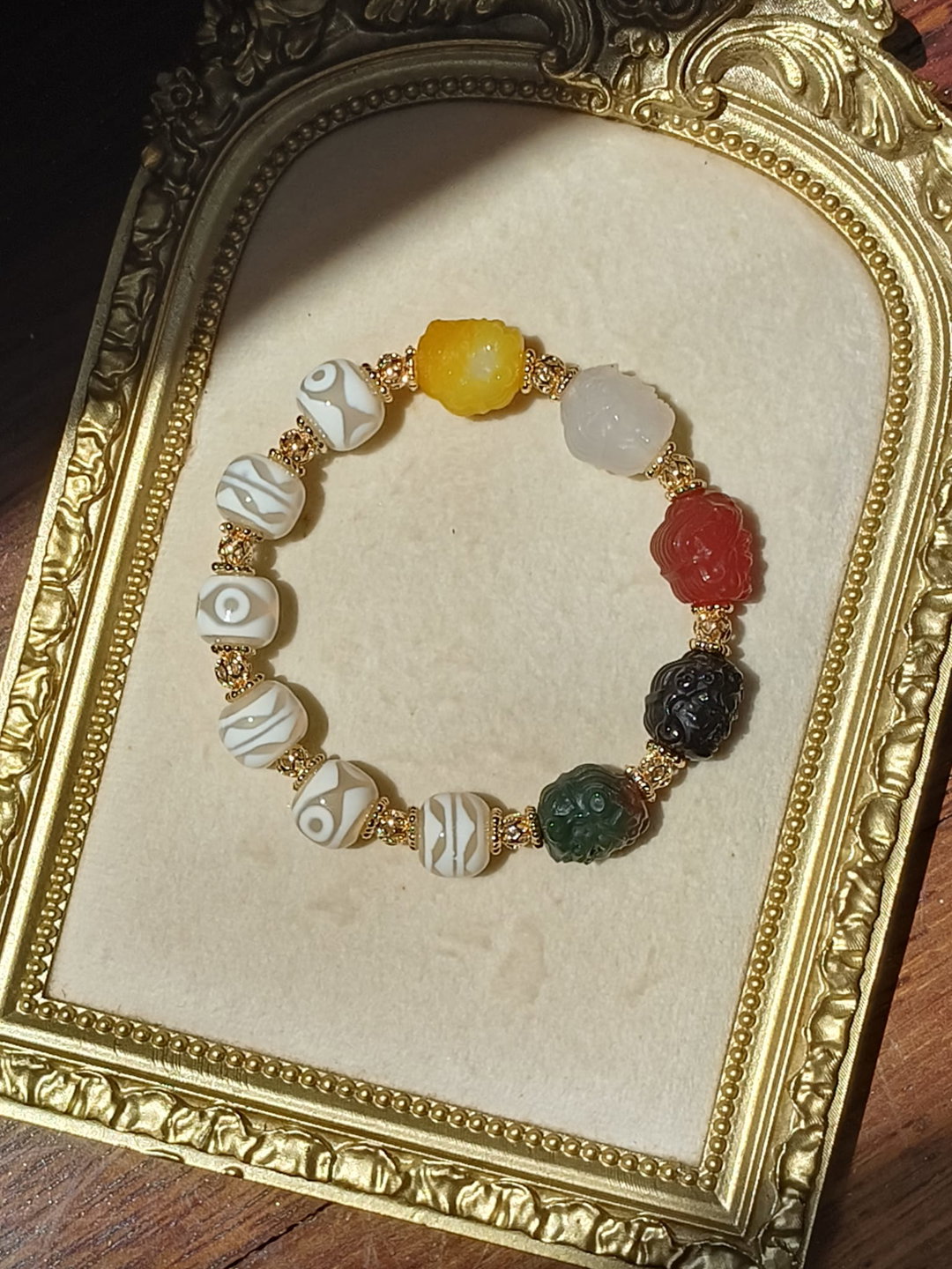 五路财神 · Five Dzambhala Carving + White Wealth Dzi Bracelet