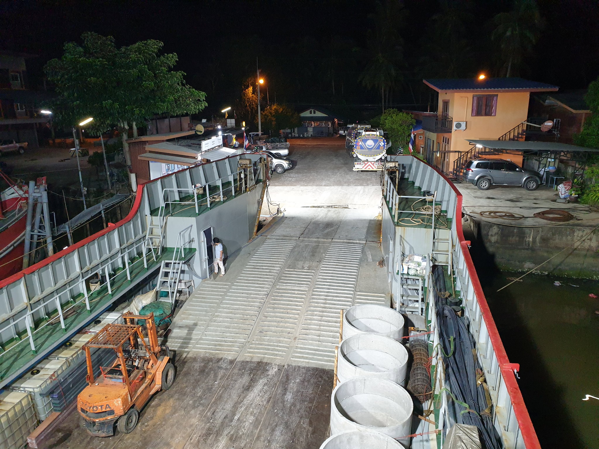 Chumphon - Koh Tao by Pontaweesin Ferry (Tue,Thu, Sat @ 21:00-05:00)_4