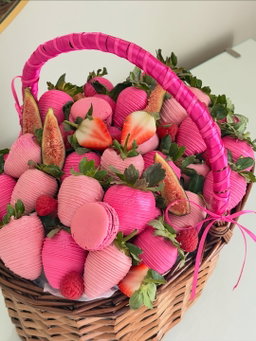 Pink strawberry basket 
