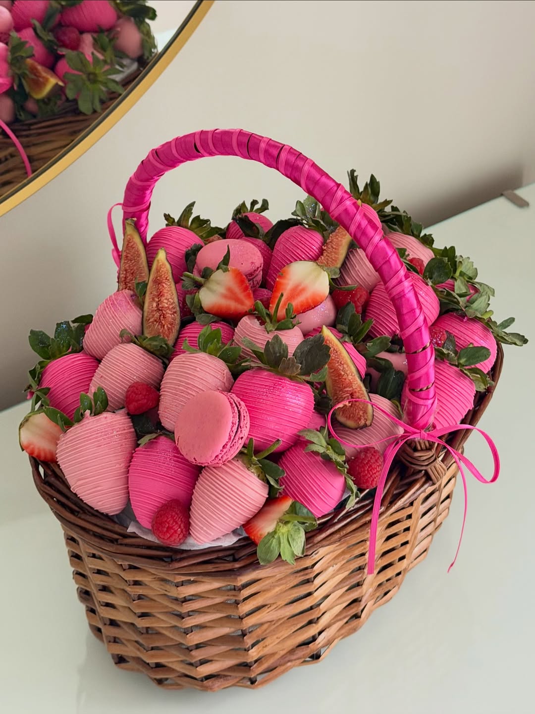Pink strawberry basket _0