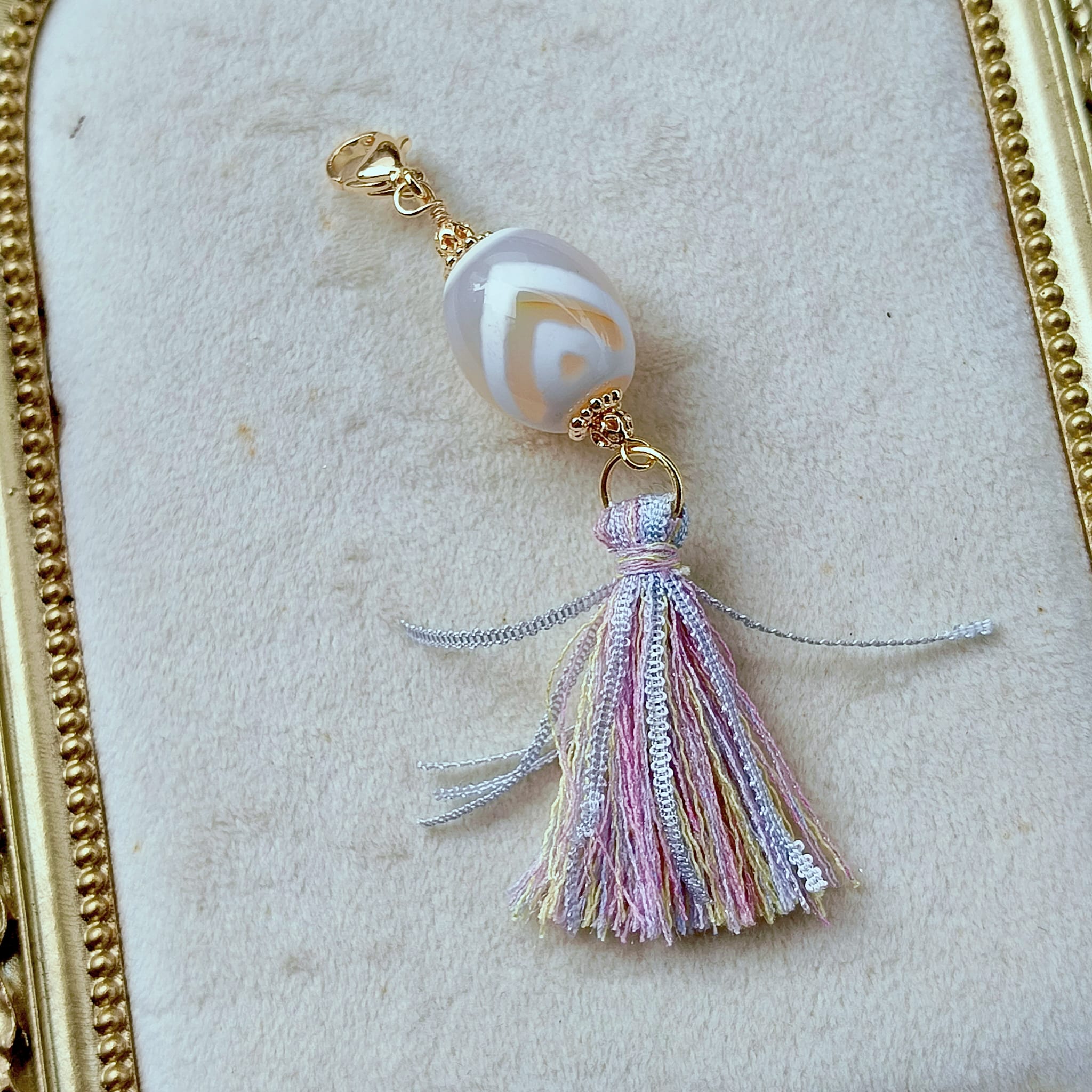 White One-Eye Double Mountain Zi-Boost Charm_0