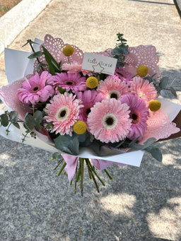 10 gerberas
