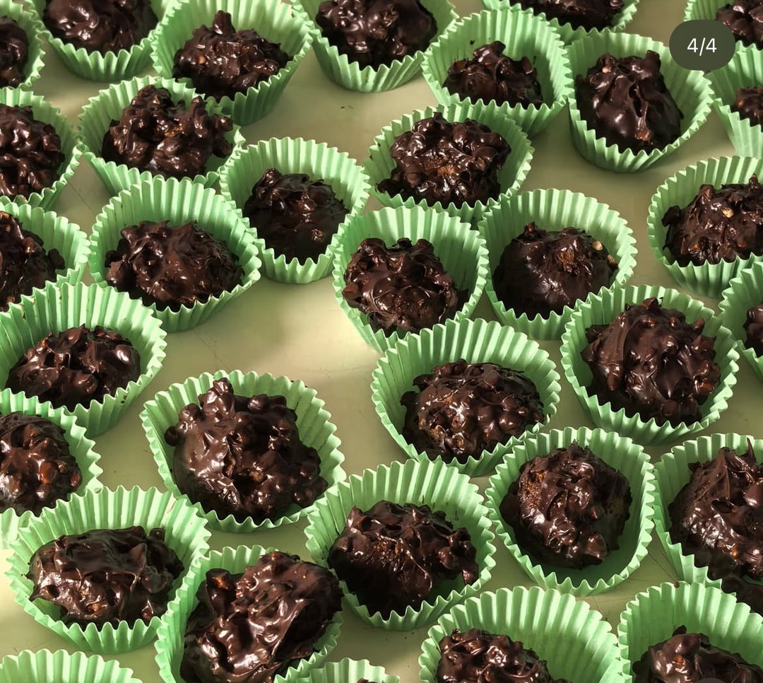 Almond Noir (~33 pcs)