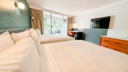 HI Suites Accomodations 