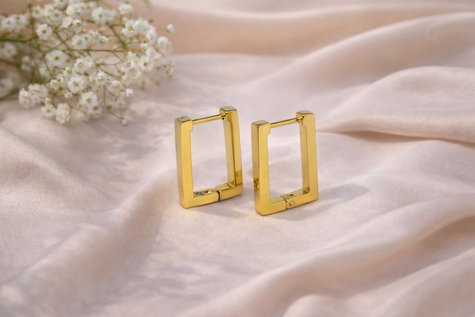 Golden Frame Hoop Earrings_0