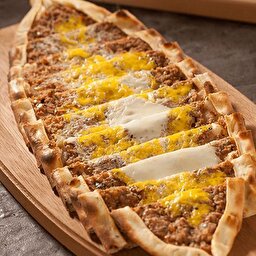 Kıymalı Yumurtalı Pide