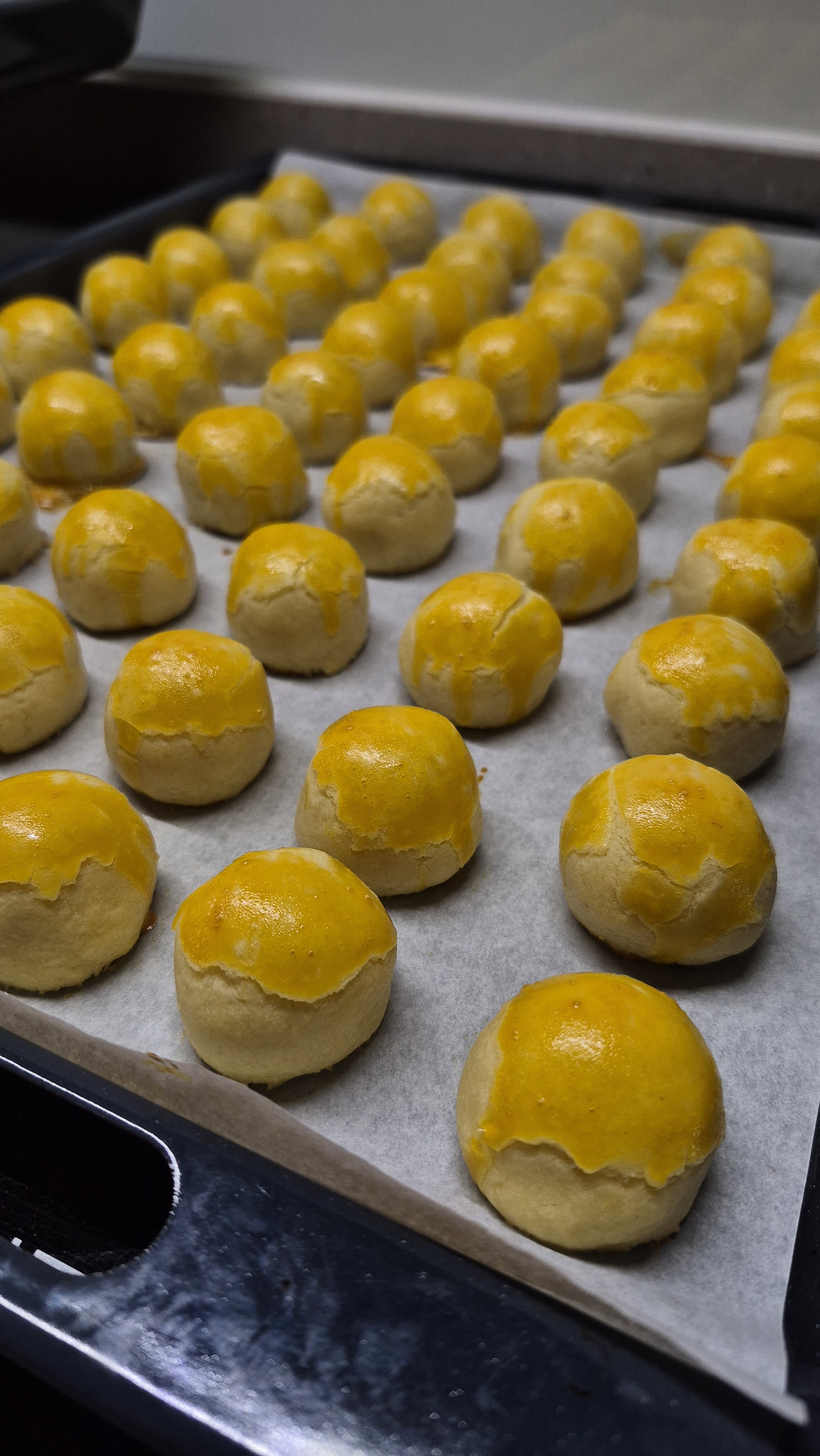 Less Sweet Pineapple Balls (16pcs)_1