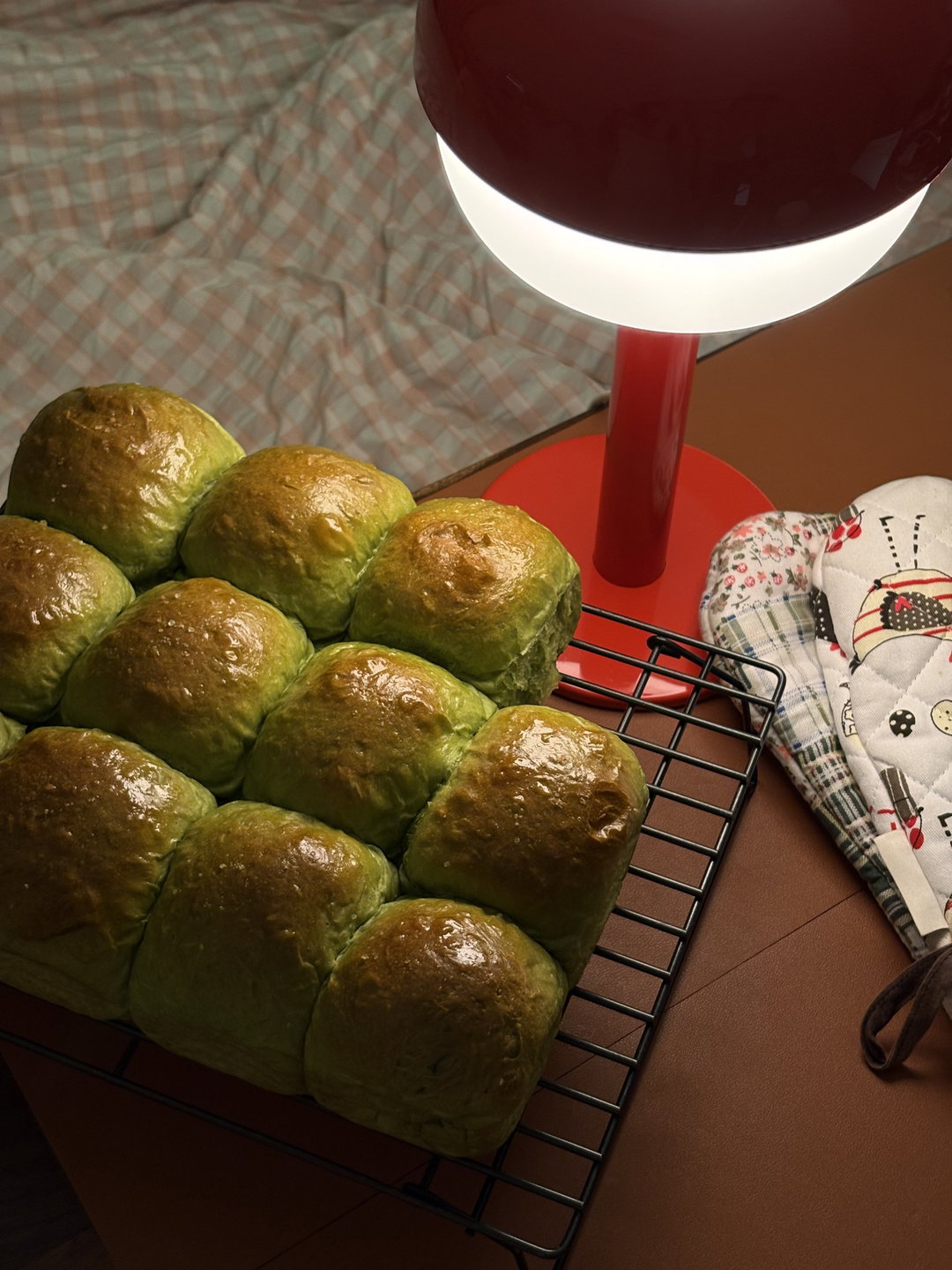 matcha tangzhong milk buns
