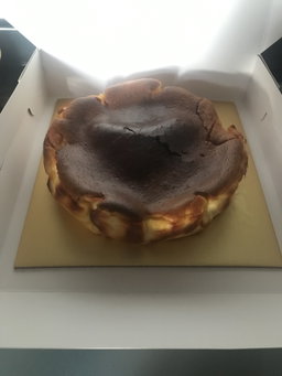 Burnt Cheesecake 8 Inch