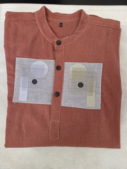 Chemise à trois boutons