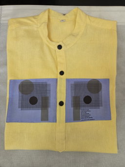 Chemise à trois boutons