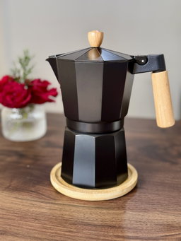 Greca negra con mango/asa de madera