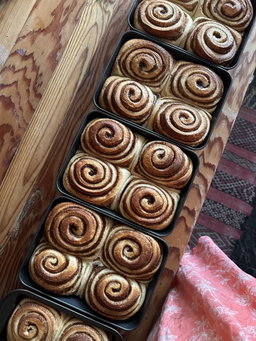 Cinnamon Rolls (4)