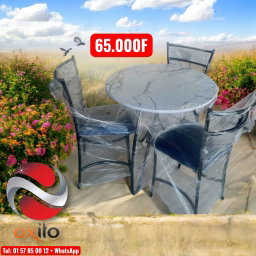 Table a 3 chaises