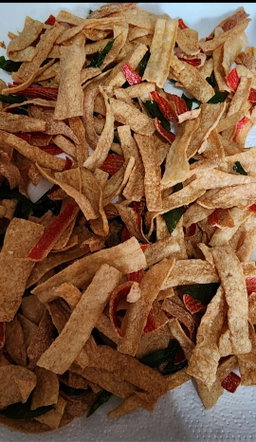 Fried crab sticks with curry leaves! 100g per tin!